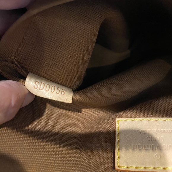 Louis Vuitton Monogram Lockit Vertical - Picture 4 of 14